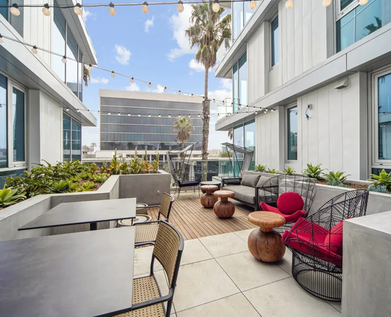 Outdoor lounge grills